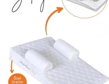 REFLÜ YASTIĞI BEBEK